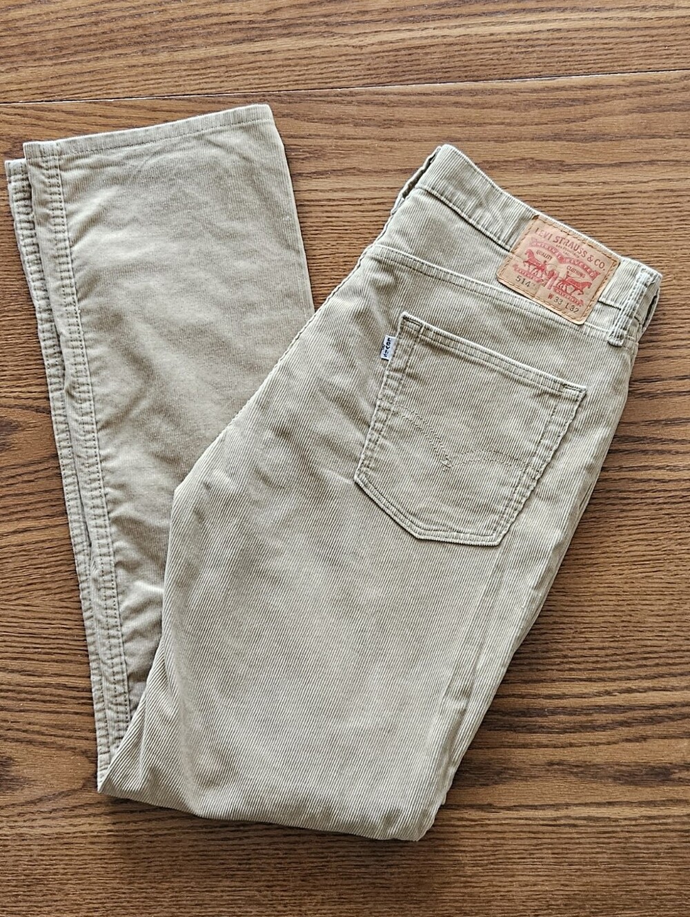 Levi’s 514 Straight Fit Corduroy Pants – Beige Khaki (33x32)
